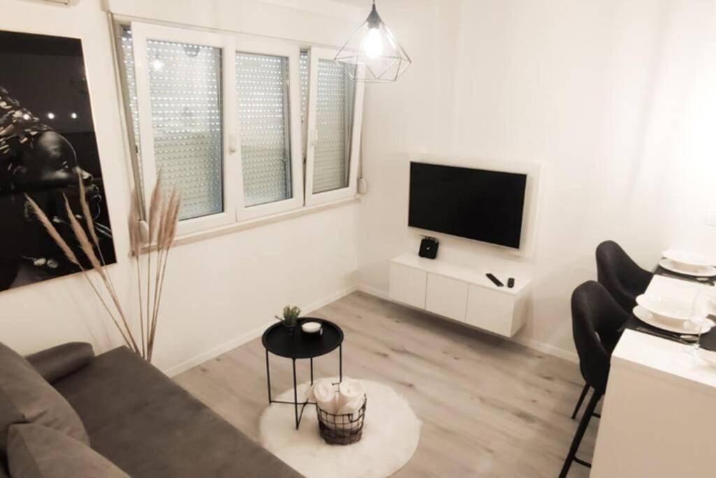 New! Top Apartment, Split View From Above Exterior photo