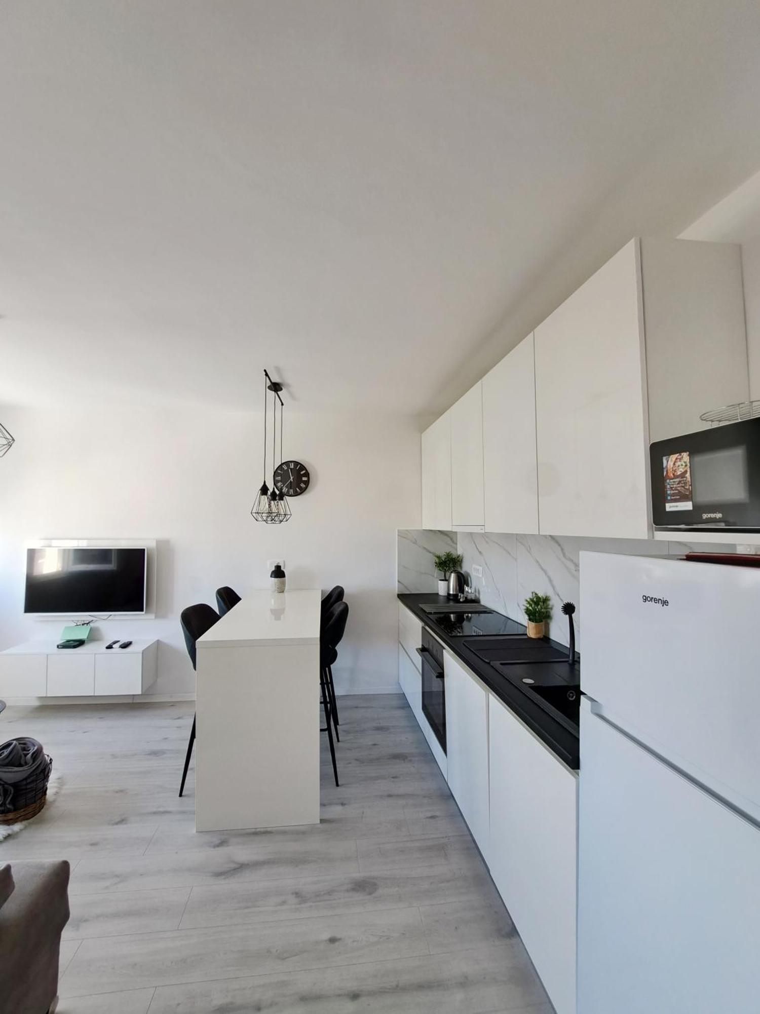 New! Top Apartment, Split View From Above Exterior photo