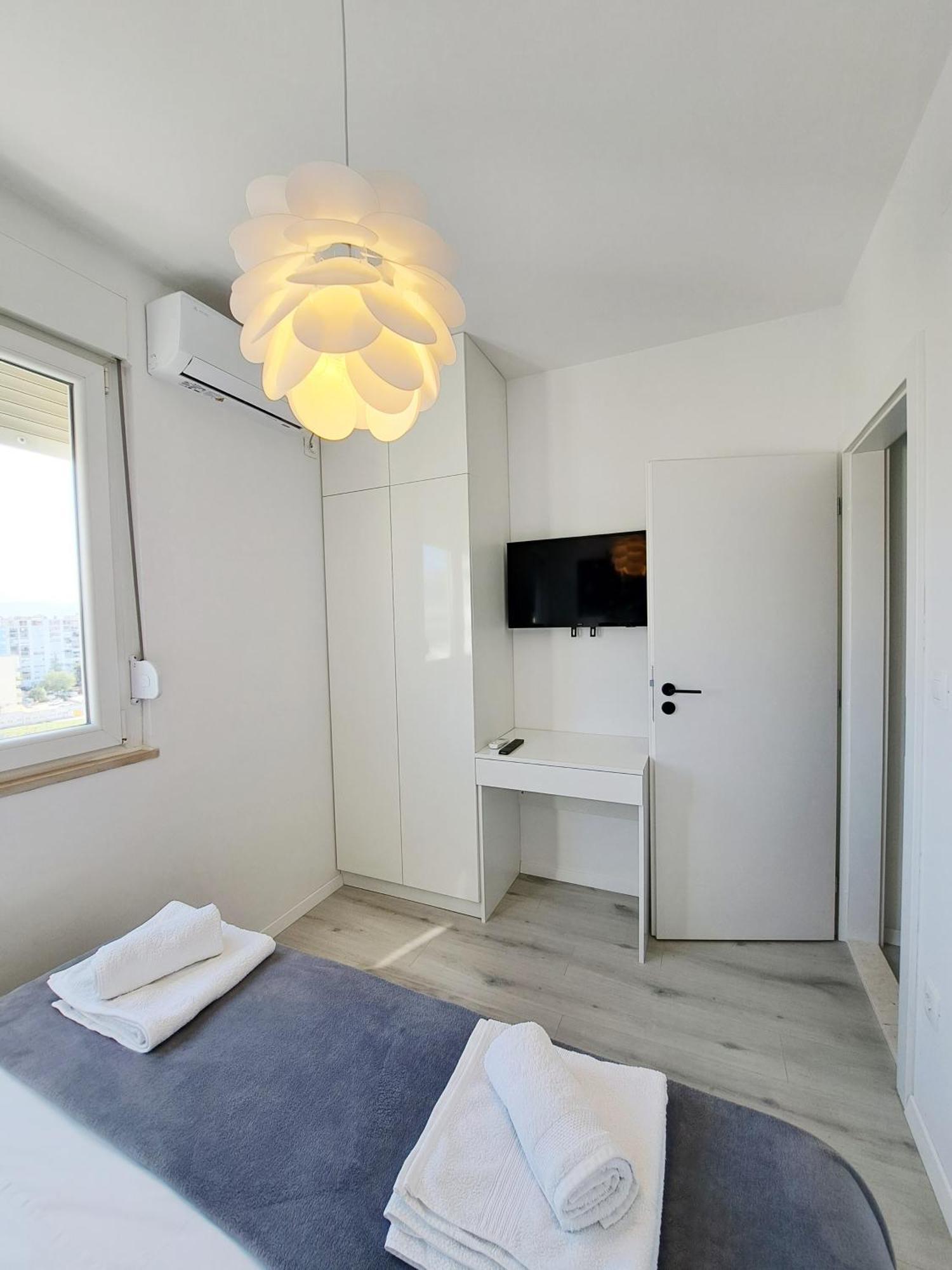 New! Top Apartment, Split View From Above Exterior photo