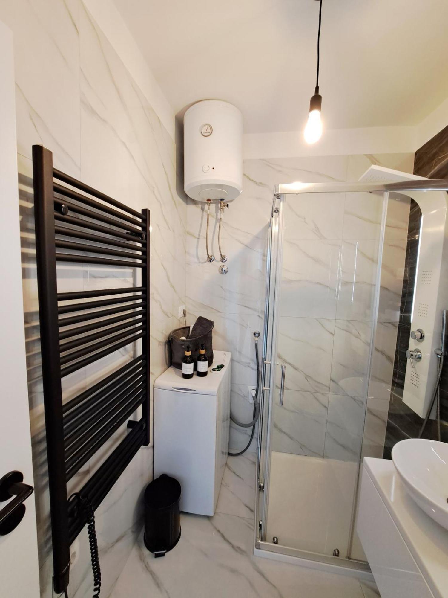 New! Top Apartment, Split View From Above Exterior photo